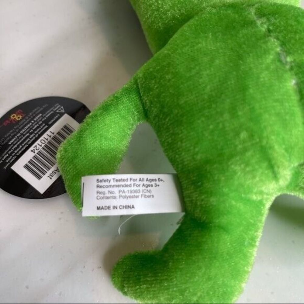 Green Alien Plush Toy New Green - Picture 8 of 9